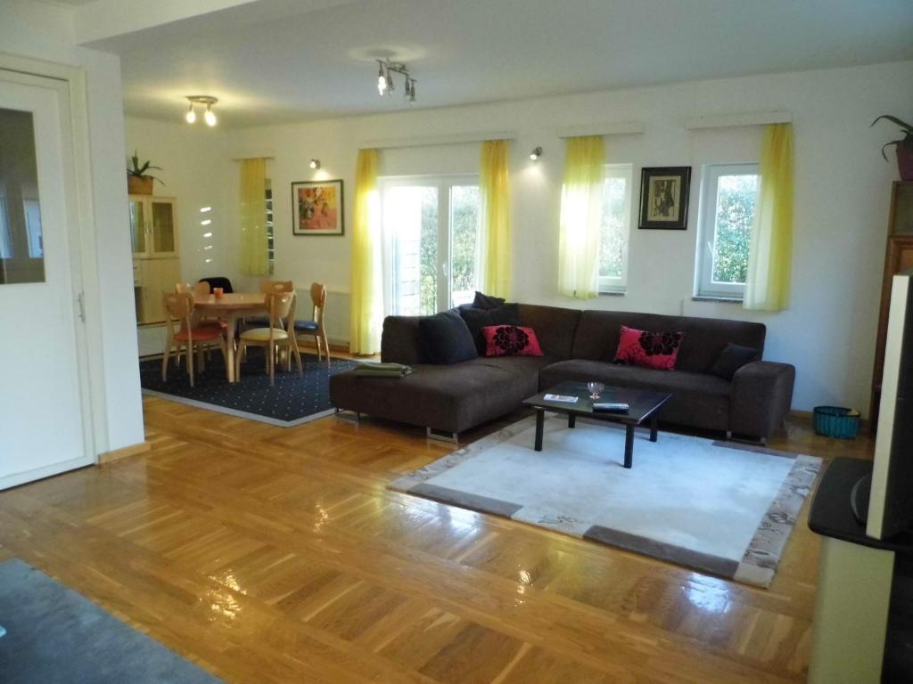 Apartments And Rooms Trsje Zagreb Exterior foto